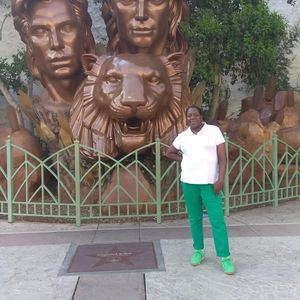 Meet your Posher, Inez